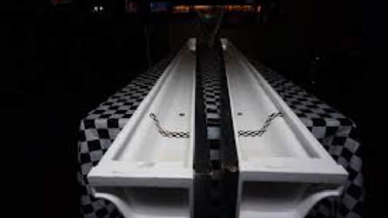 1 Lane Gold Fish Races - Plastic - White | Rental