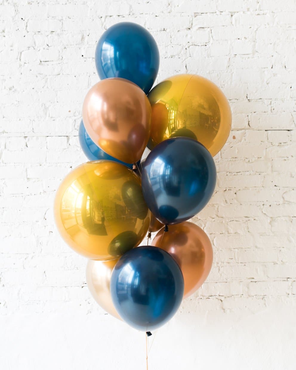 Midnight Copper – Orbs and 11in Balloons – bouquet of 10 | Rental Midnight Copper – Orbs and 11in Balloons – bouquet of 10 | Rental