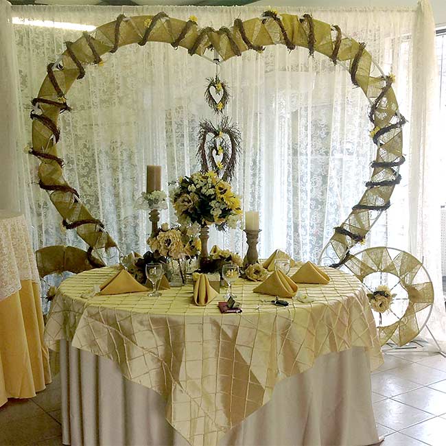 Heart-Shaped Archway White | Rental