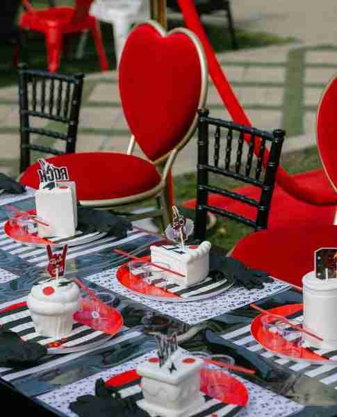 Tween Red Metal Heart Chair | Rental